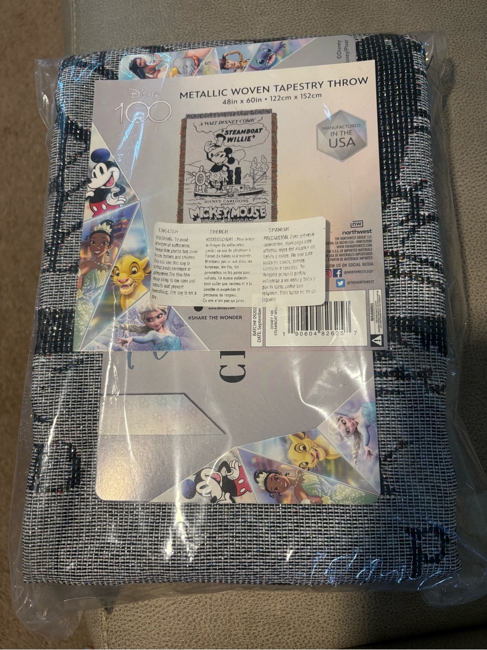 Disney Metallic Woven Tapestry Throw - Black & White - new in bag
